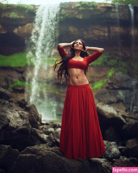 Malavika Mohanan nudes actress pic