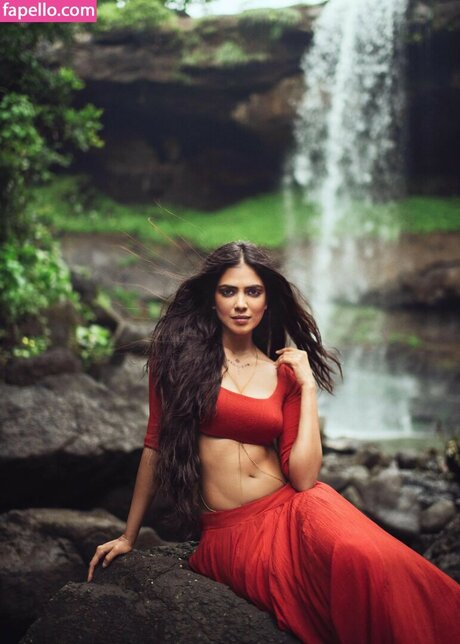 Malavika Mohanan best actress pics