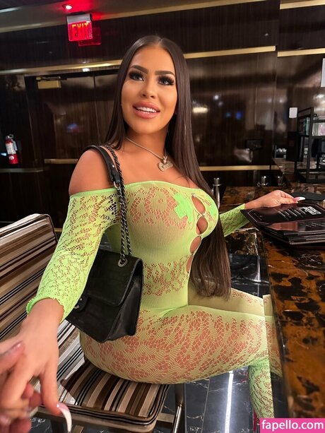 Lavish Cavalli hot actress pic