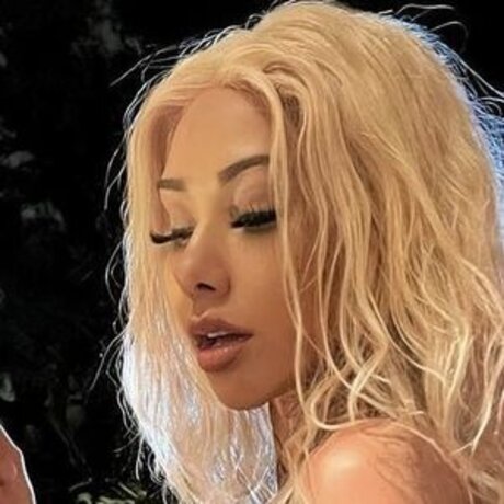 Ally Lotti star perfect image