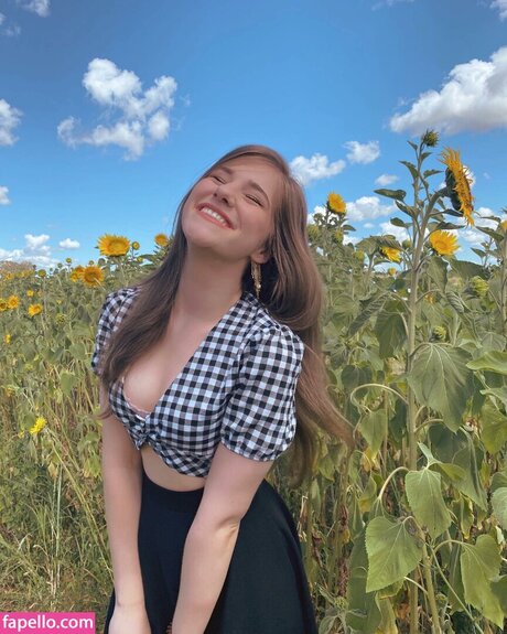 Alaurabidingcitizen hot actress img