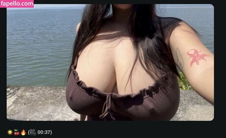 Mitzina Larino hot star image