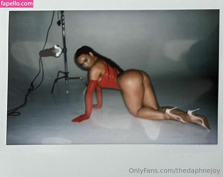 DaphneJoy star top pic