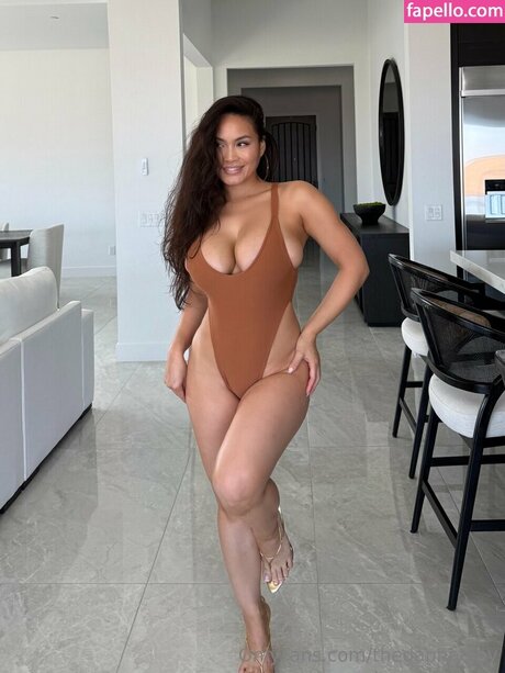 DaphneJoy xxx model pic