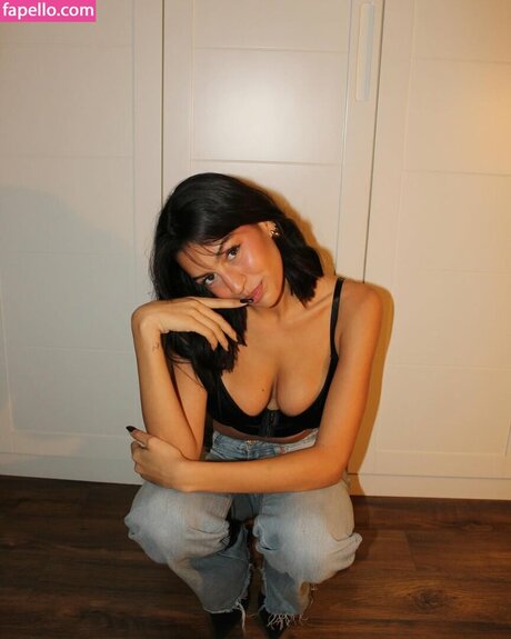 Liya Mizrahi art model pic