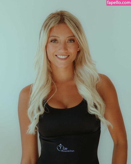 Hello__iris erotic star image