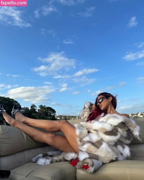 Lara Raj erotic model gallery