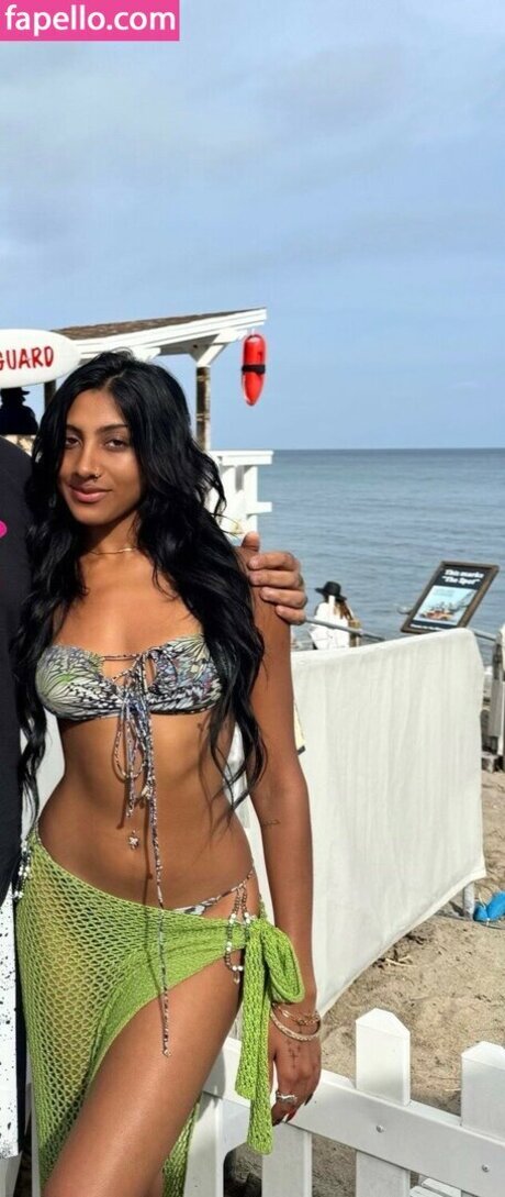 Lara Raj model pretty img