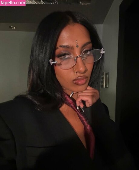 Lara Raj star sex img