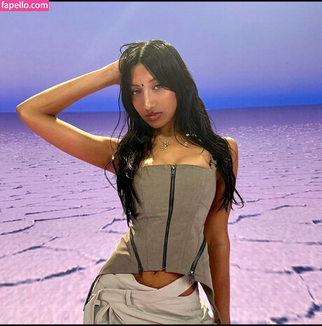 Lara Raj high quality star photo