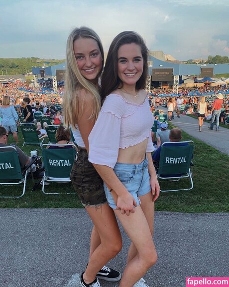 Sydney Thomas high quality model pics