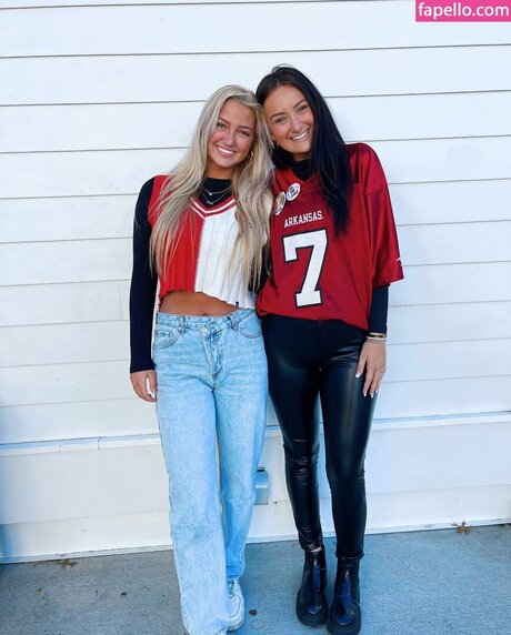 Sydney Thomas model top picture