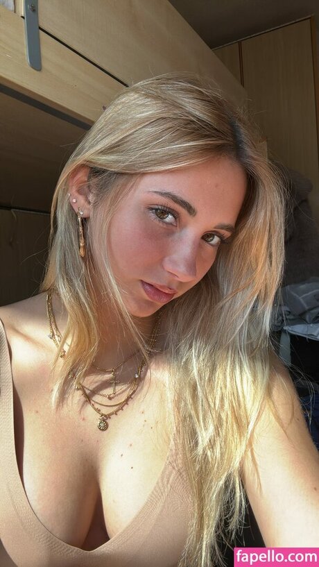 Iris Vallaranii art actress pic