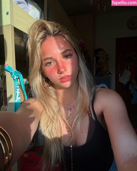 Iris Vallaranii pornstar adult image