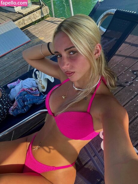 Iris Vallaranii star hd photos