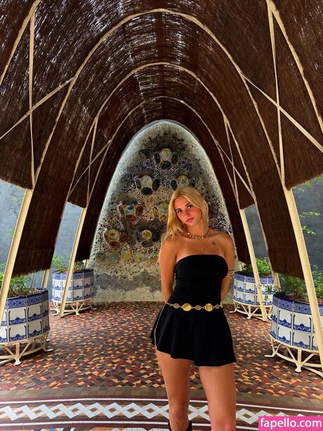 Iris Vallaranii pornographic actress pictures