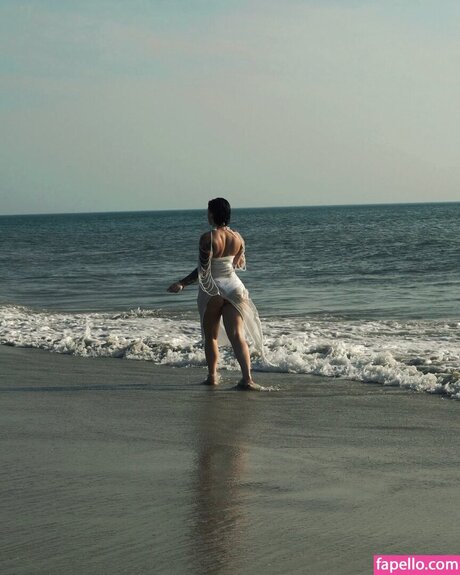 EmeryEXP pornographic model img