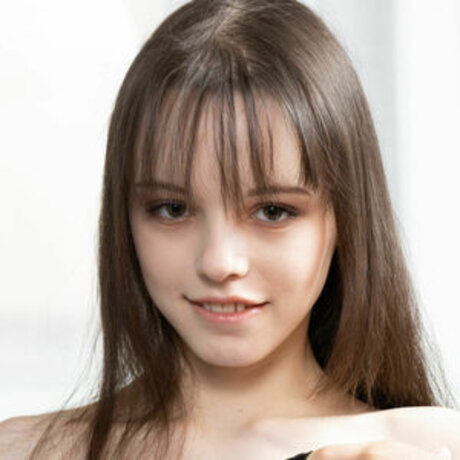 Dakota Doll pretty actress photo