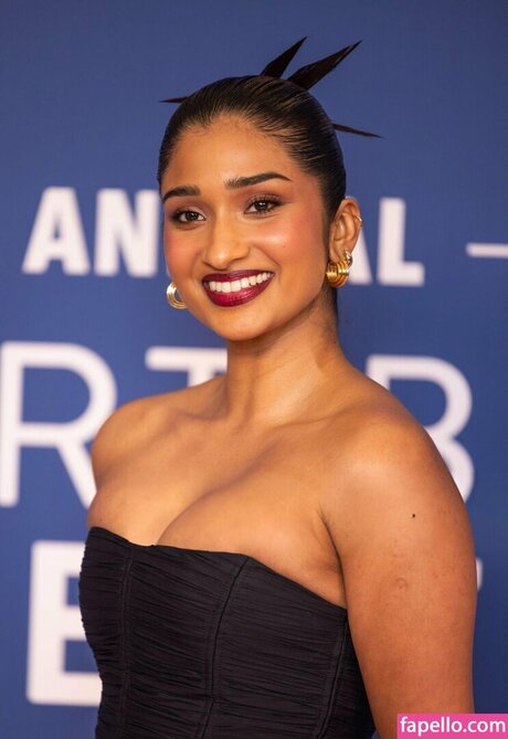 Varada Sethu star top photo