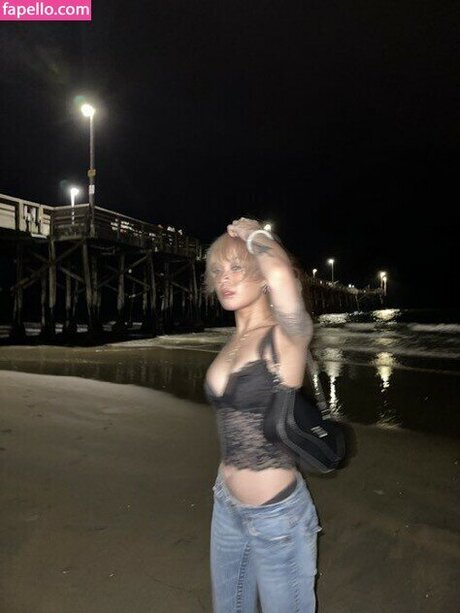 luna n3ra sexy actress image