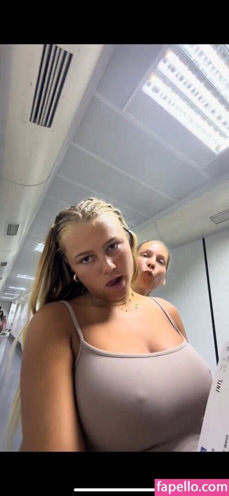 Avery Bracher model exclusive pics