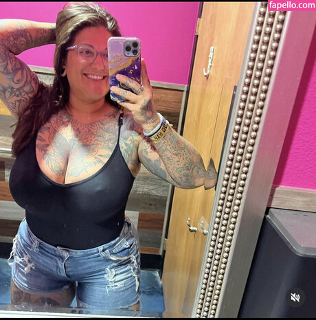 jimi22red xxx pornstar image