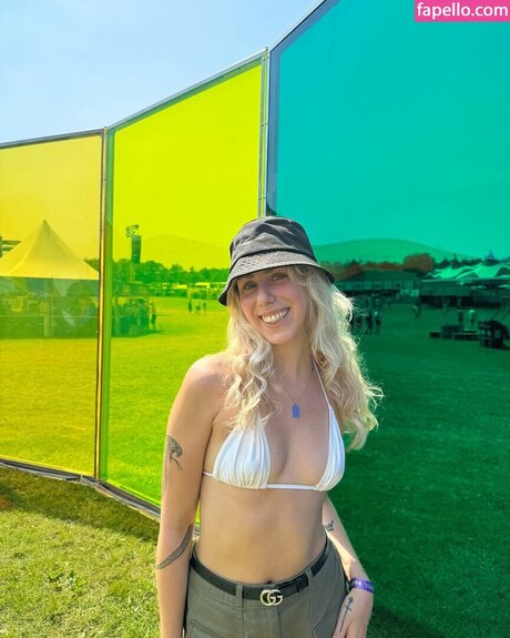 Marie Watson star perfect photos