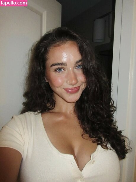 sarahemilyhope star adult photos