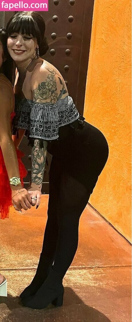 Juliakins star sexy pic