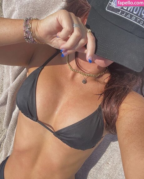 Julia Hatch perfect model img