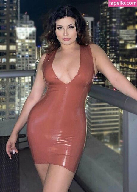 Kelly Tayler pornstar exclusive picture