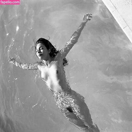 lindavargas pornstar nude pic