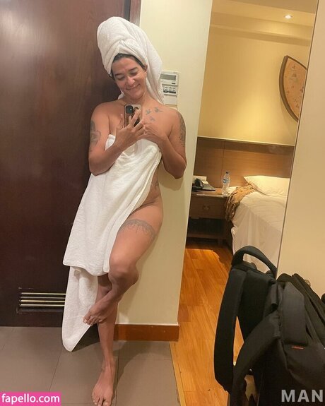 Sheetal Sahni erotic actress img