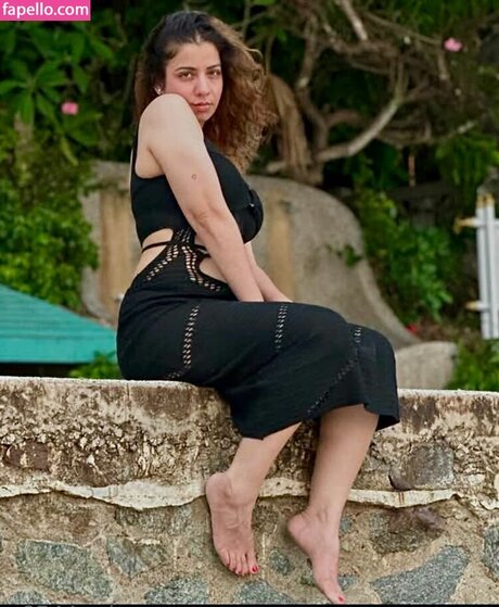 Jasmine Sandlas model hot pictures