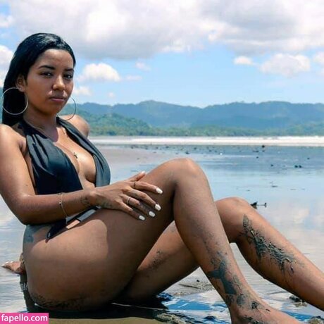 Melanie Noelia model exclusive photo