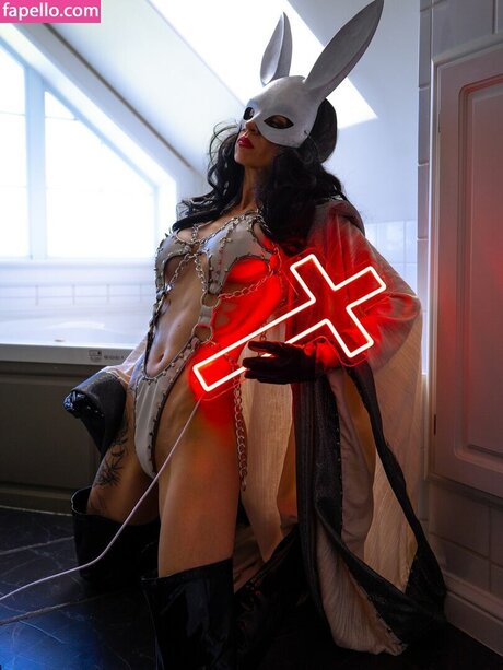 Toxic Vision nude model pictures