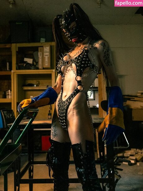 Toxic Vision star sexy photos