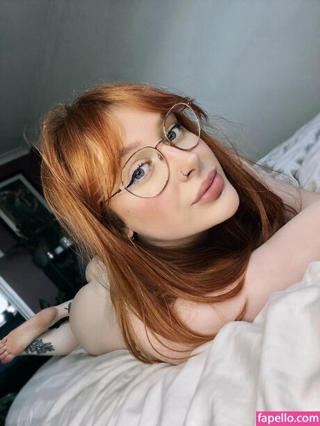 faefeet127 nude model pic