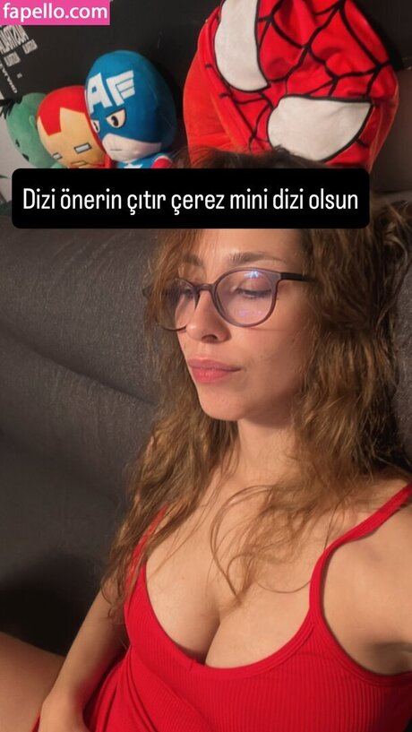 Kybeleniz sexy star picture