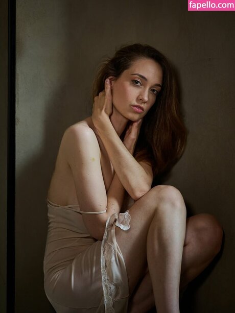 Anna Collini best model images