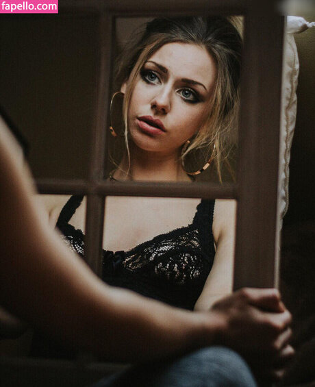 Maddie Phillips model exclusive img