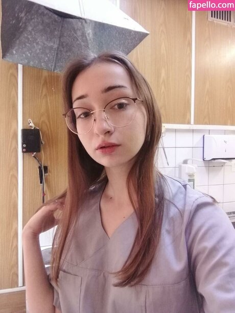 Polly Bee exclusive star img