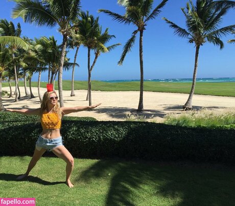 Billie Lourd perfect model image