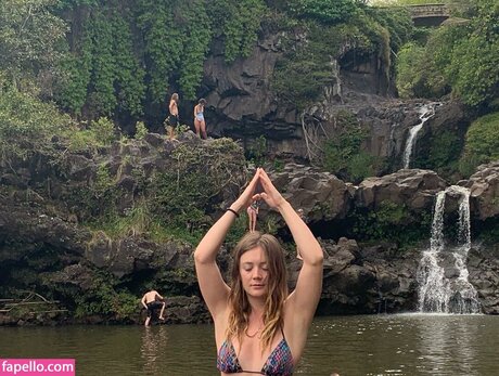 Billie Lourd model free pictures