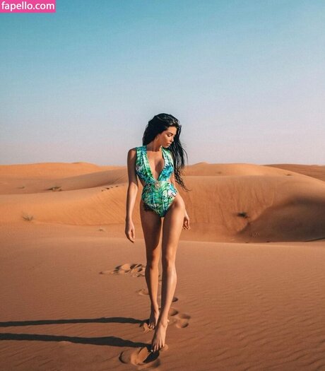 stellaversini model naked photos