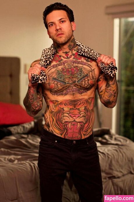 Small Hands pornstar xxx photo