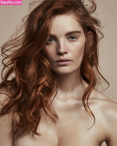 Alexina Graham star nude pictures