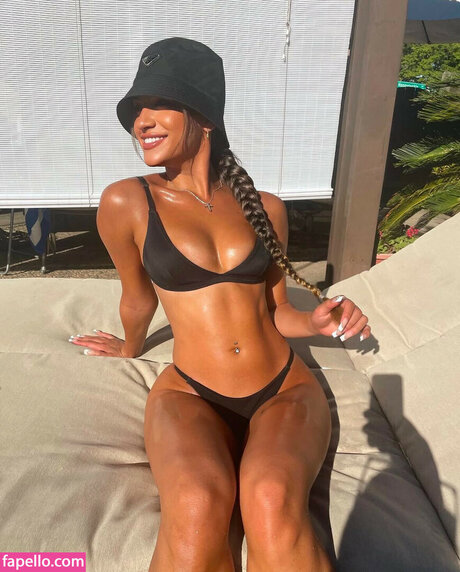 Ariana Barrett pornographic model image