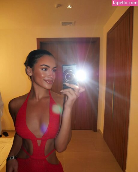 Ariana Barrett exclusive actress pics