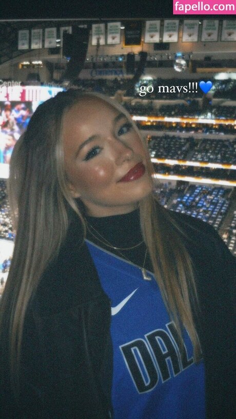 Lynzie Fulton erotic pornstar pic